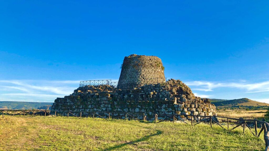 foto nuraghe santu antine a torralba, facilmente raggiungibile con le nostre auto a noleggio presso af motors rent
