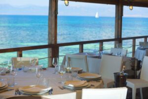 foto con vista sul mare del ristorante lo scoglio, presente a cagliari